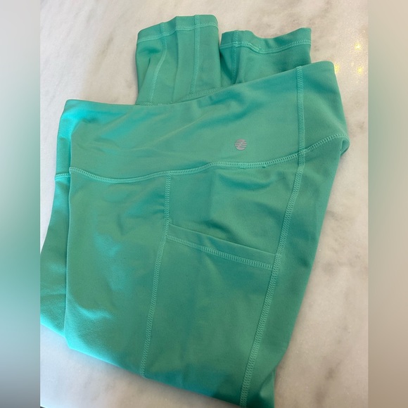 Z by Zella High Rise Side Pocket Crop Size Medium Approx 21” Mint Turquoise - Picture 2 of 7